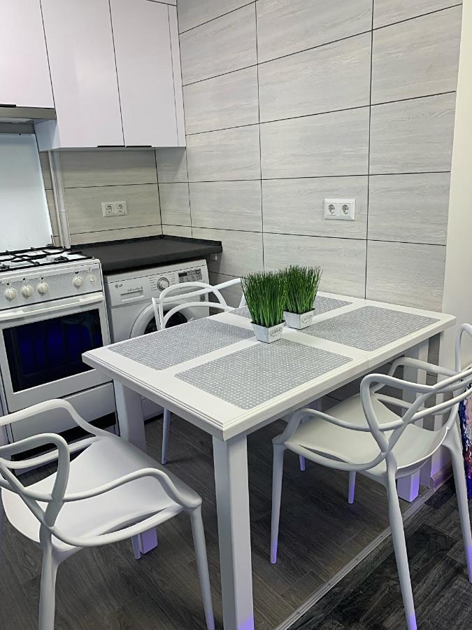 Зручні Апартаменти Подобово! Центр. Руська. 3 Кімн. Ternopil Bagian luar foto